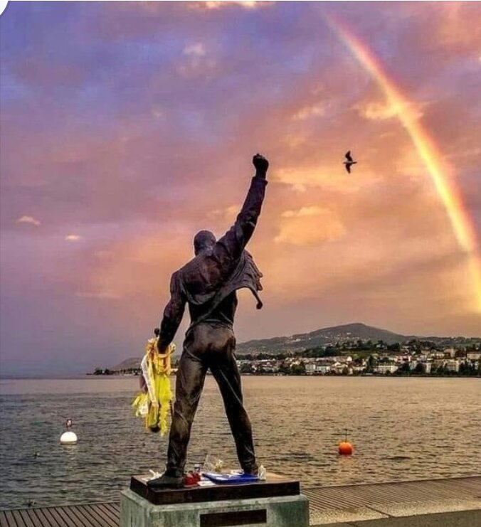 Статуя Фредди Меркьюри в Монтре.