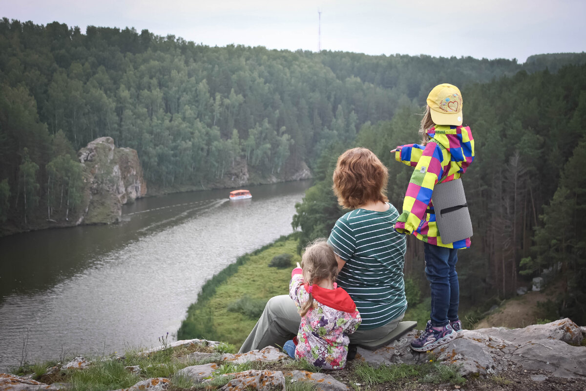 Скалы, Исеть и речной трамвай