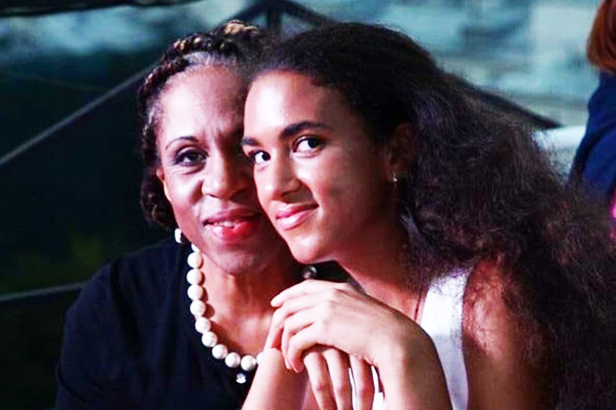     «Меня путают с ее бабушкой»: Елена Ханга рассказала о дочери, которую родила в 39 лет