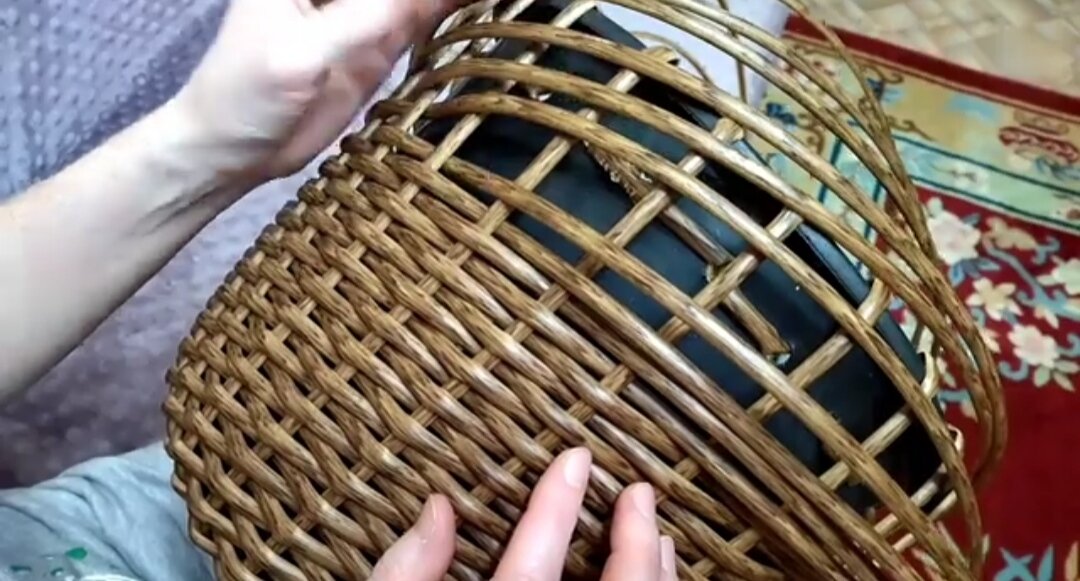 Плетёное кашпо из ротанга своими руками. Урок плетение из ротанга ...