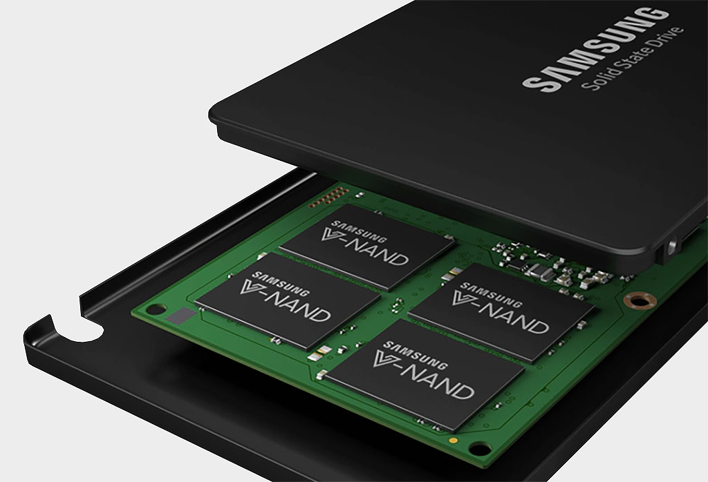 Ssd накопитель ресурс. SSD 2.5 SATA. Ссд твердотельный накопитель. Жёсткий диск ссд для ПК. СД накопитель.