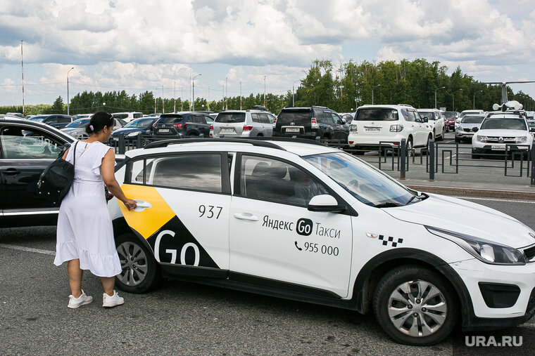    Пассажиры расплачиваются за поездки телефонами или вовсе отказываются платить