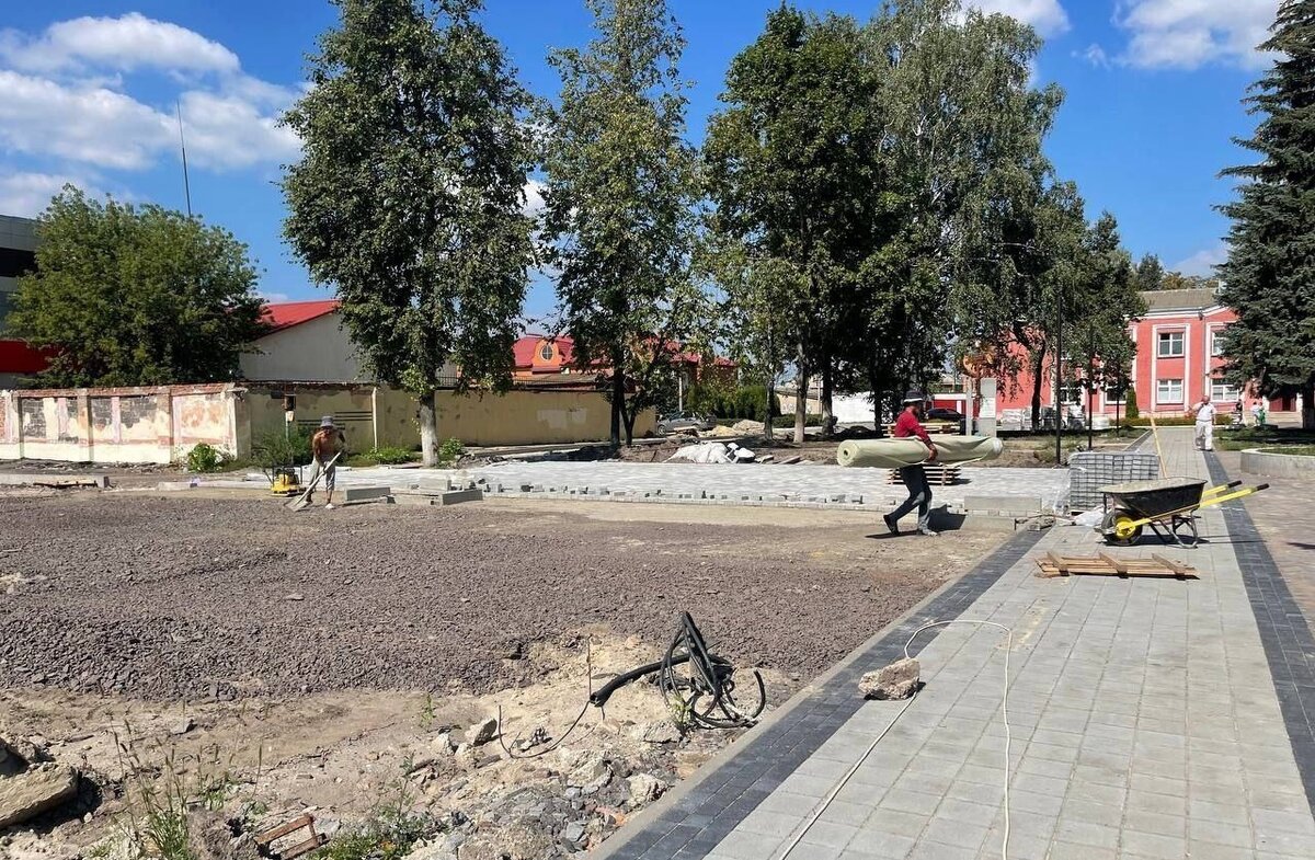    Во Льгове Курской области благоустраивают три общественных пространства