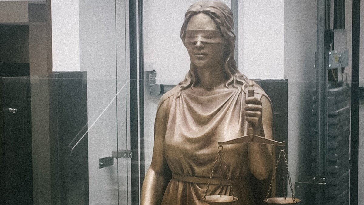     Дело жителя Тюменской области Владимира С. вызвало у его защитника, вступившего в дело после вынесения приговора множество вопросов. Адвокат счел обвинительный приговор неосновательным и подал апелляцию, после чего суд ХМАО решил увезти мужчину из Тюмени, лишив его защиты.