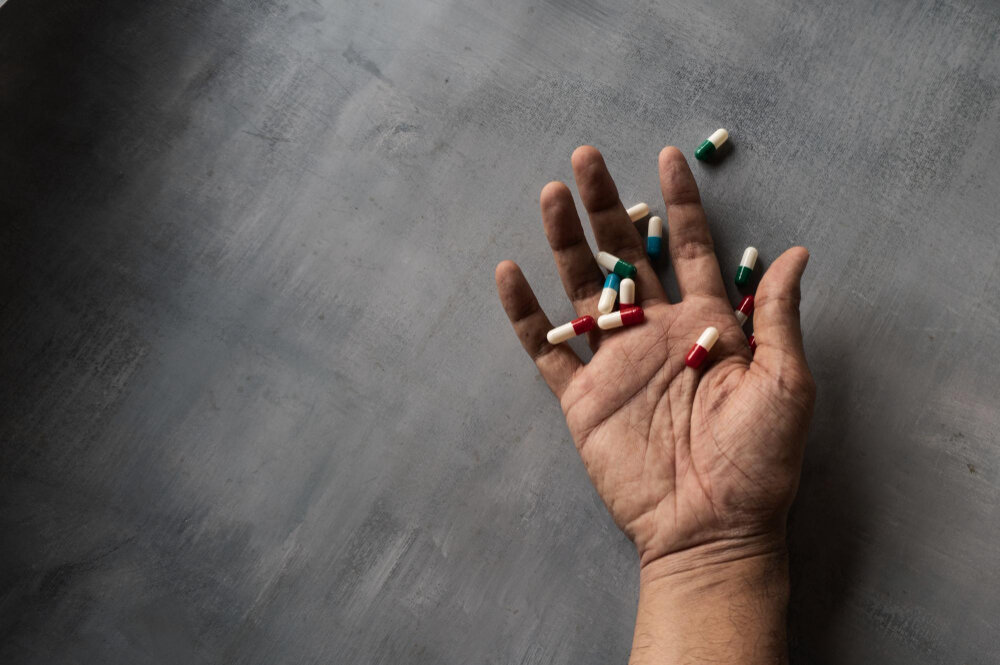 Какие существуют виды наркотической зависимости? (источник изображения: freepik.com)