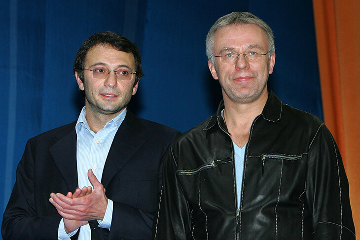 Сулейман Керимов и руководитель Федерального агентства по физической культуре и спорту Вячеслав Фетисов. 2006 год.