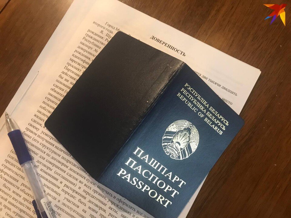    Доверенность можно оформить на любого, но на близкого родственника - дешевле. Фото: архив "КП".