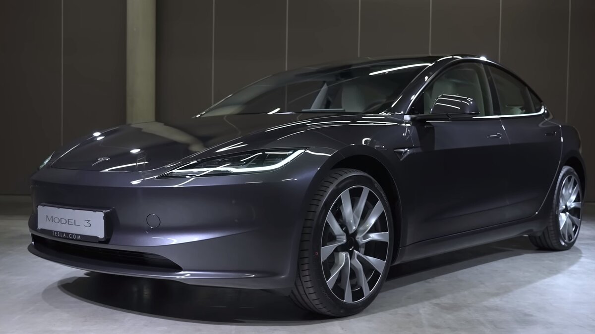 Один из самых распространенных и, возможно, доступных электромобилей в РФ - Tesla Model 3