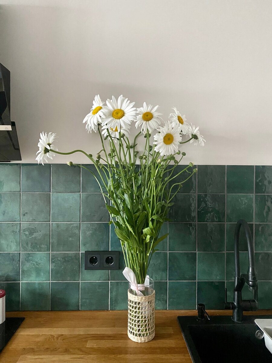 Кухонный фартук из глянцевой плитки