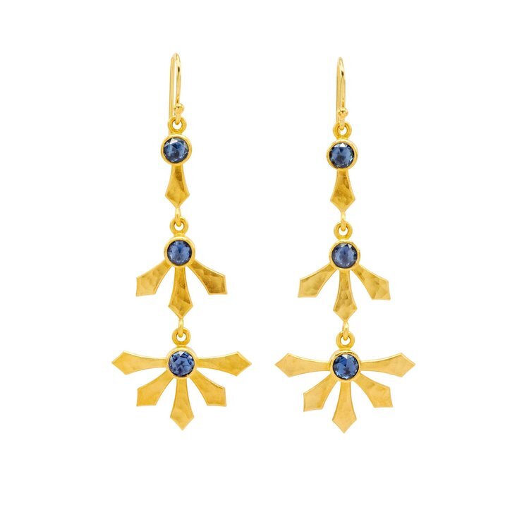 Смелые и полные веселья серьги.