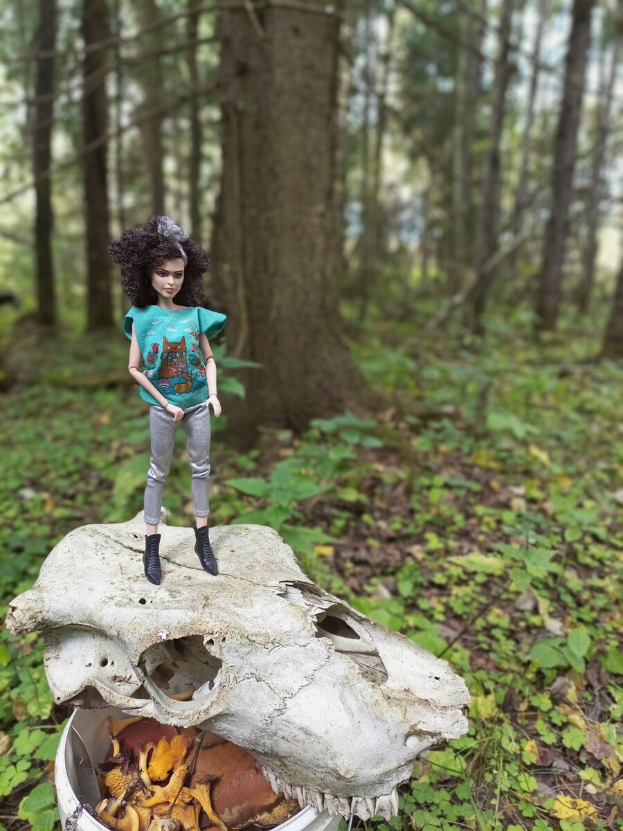 Белатрисса с черепом. 