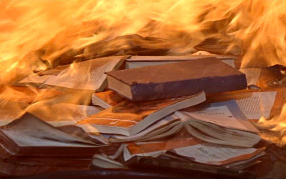 Поджигает кучи предложение 1. Джокер гора денег. Поджег листву. Властелин колец рассказ. Факты о эльфах.