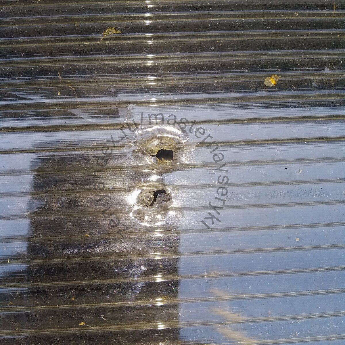 Небольшие дырки на сотовом поликарбонате.