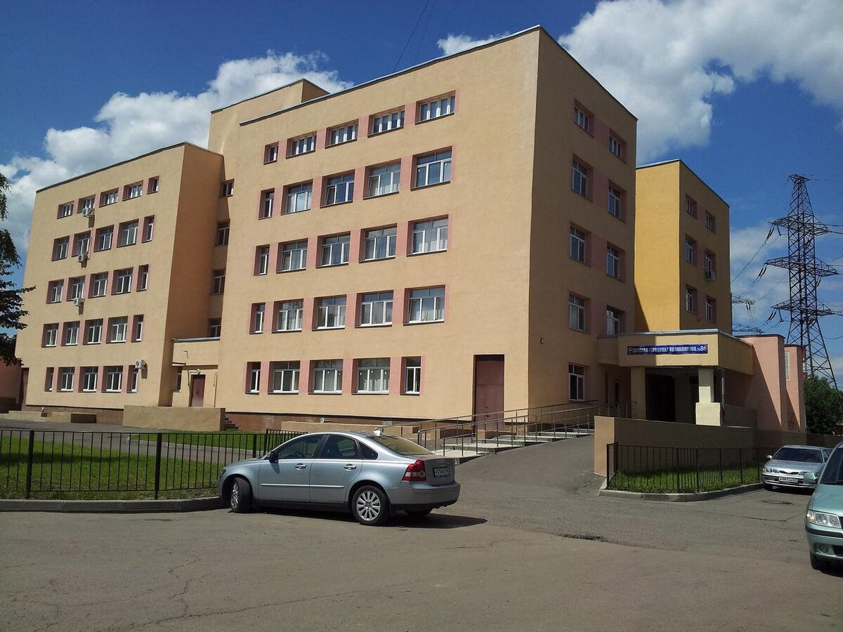 страховой стол поликлиника 86