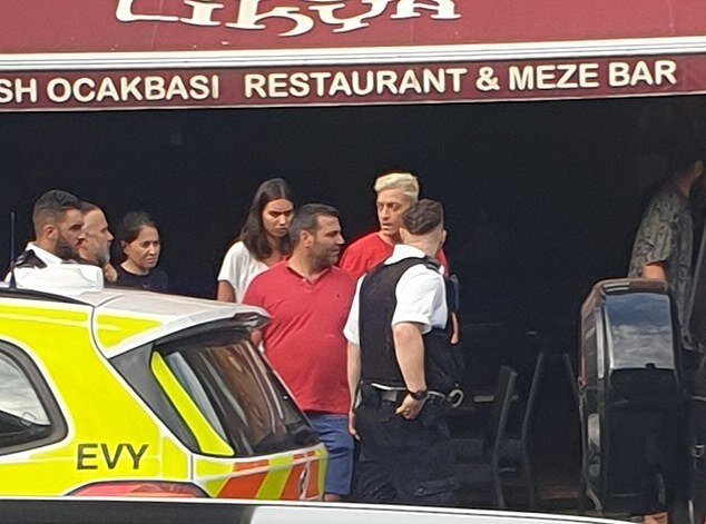 В конце июля в Лондоне на Месута Озила и Сеада Колашинаца напали люди, вооруженные ножами. Они сначала пытались обокрасть машину Озила, но Сеад смело выскочил из авто и отогнал грабителей.