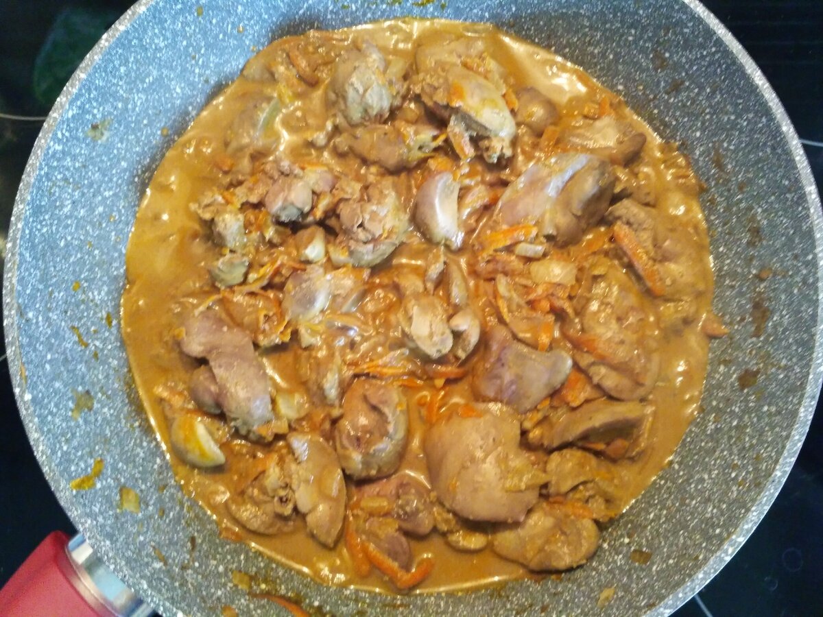 Простейший рецепт приготовления куриной печени в сметане - справится даже тот, кто не умеет готовить.