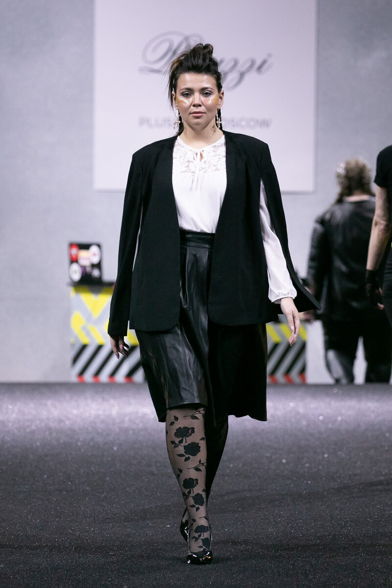 Неделя моды в Москве. Показ Peruzzi.  Продюсер Елена Акукве