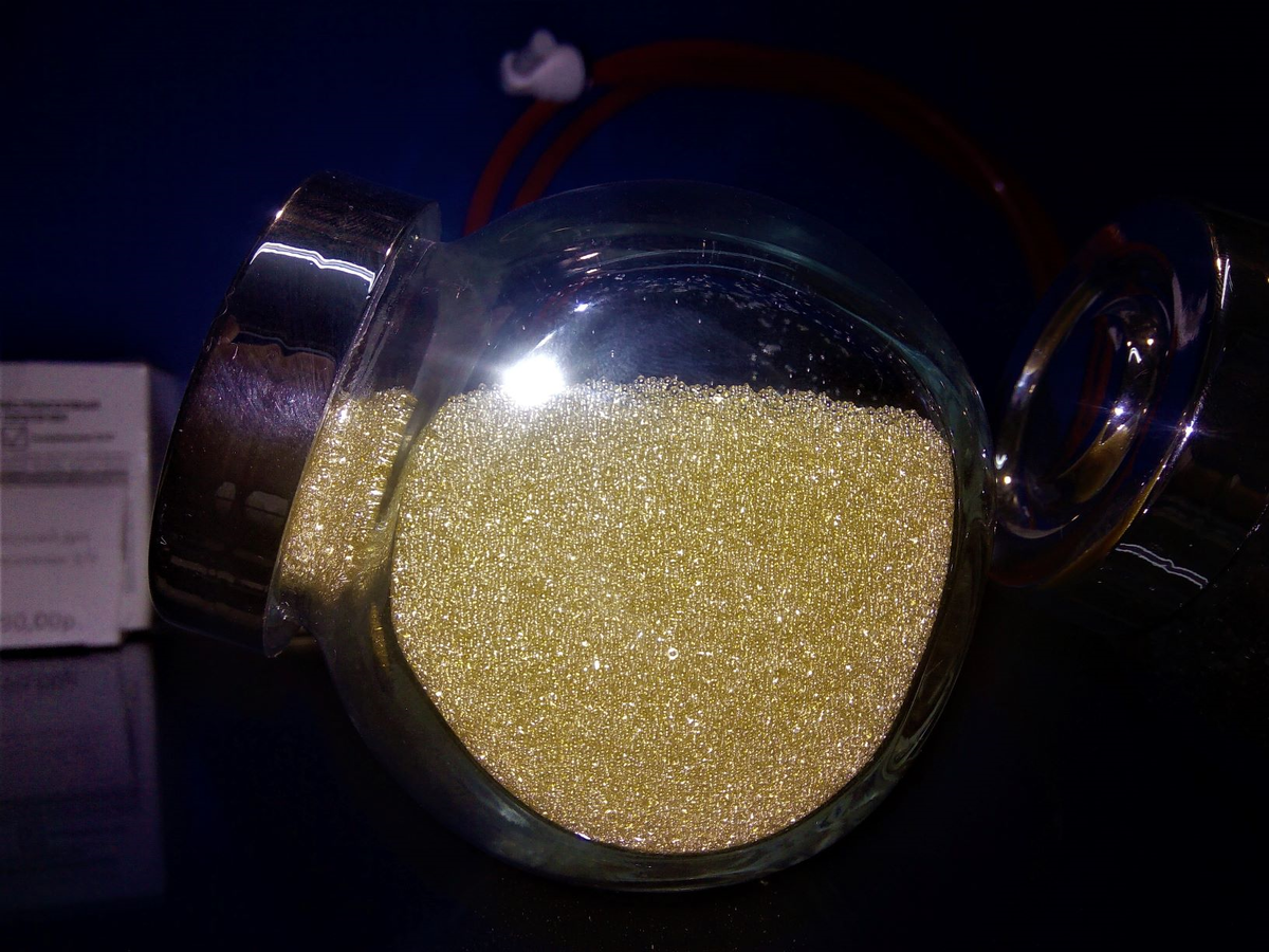 Ионообменная смола. Фото автора.