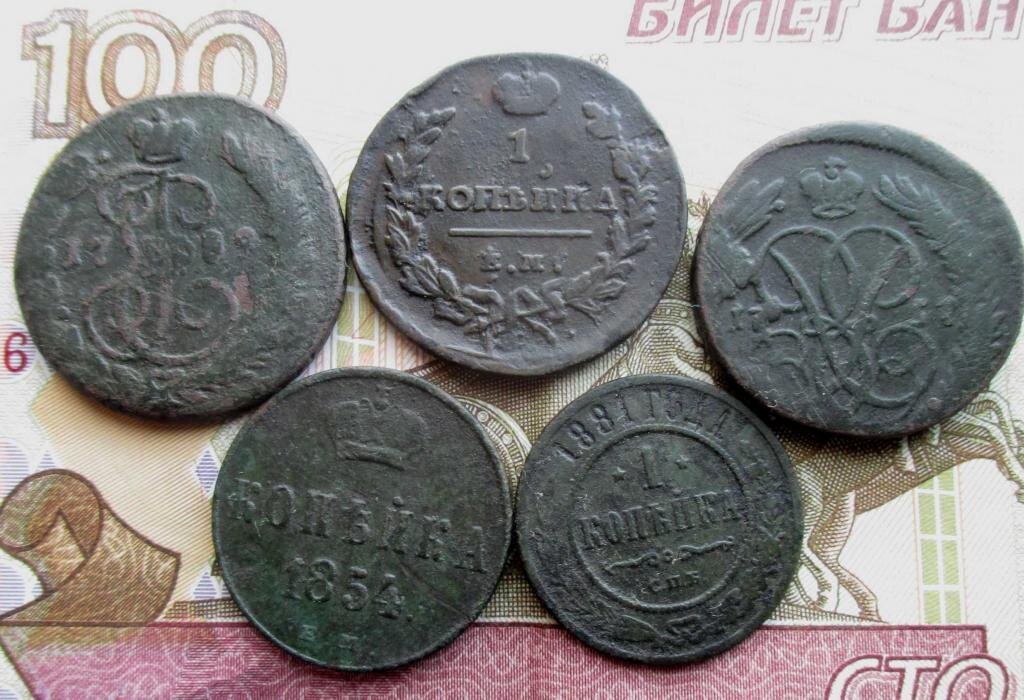 Копейки разных правителей, слегка уставшие. mdrussia.ru. Фото не мои, публикую с позволения автора.