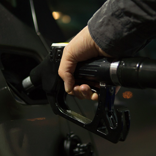  https://pixabay.com/photos/petrol-gasoline-diesel-gas-996617/