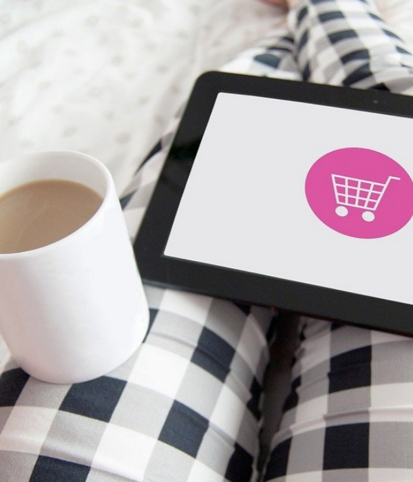 https://cdn.pixabay.com/photo/2019/02/16/14/19/shopping-4000414_960_720.jpg