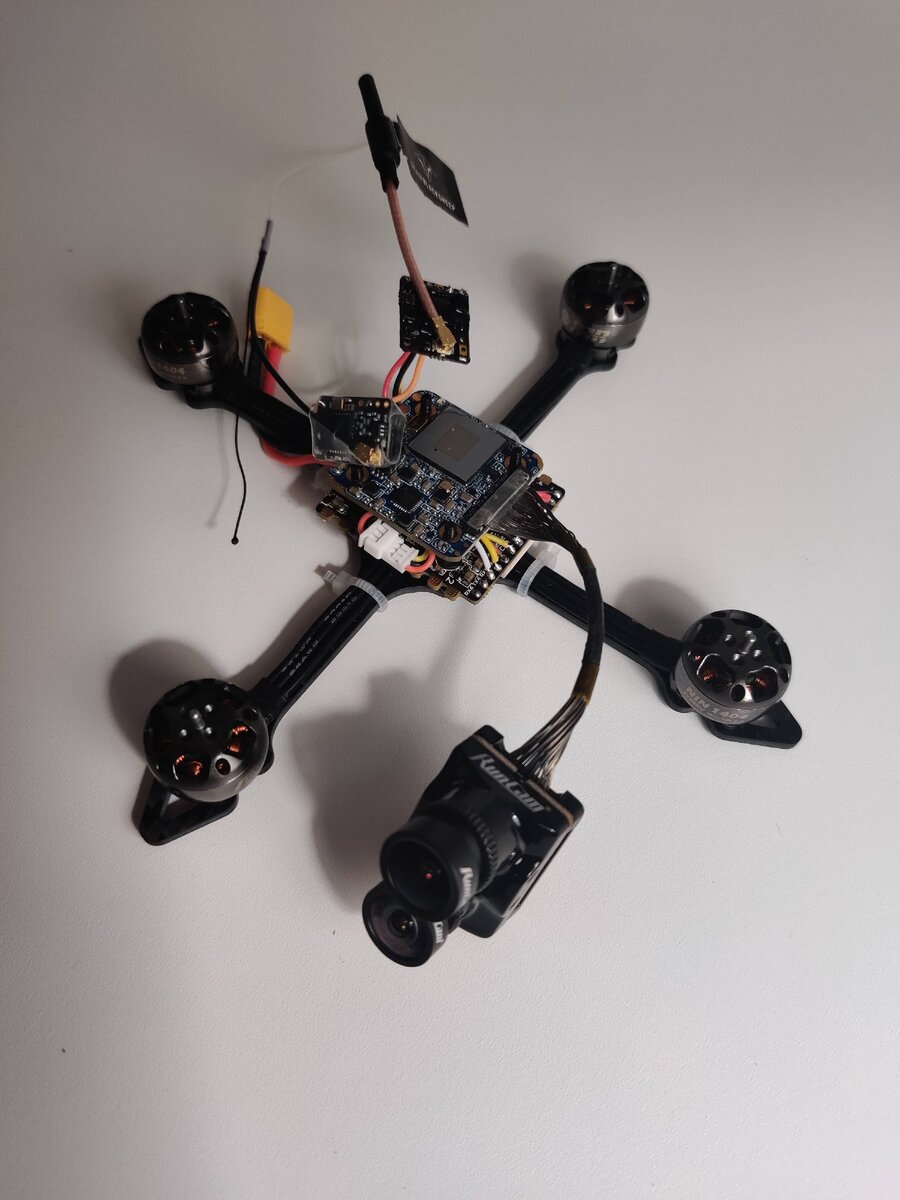 Вот как мой дрон выглядит с кишками наружу. Аккуратно!