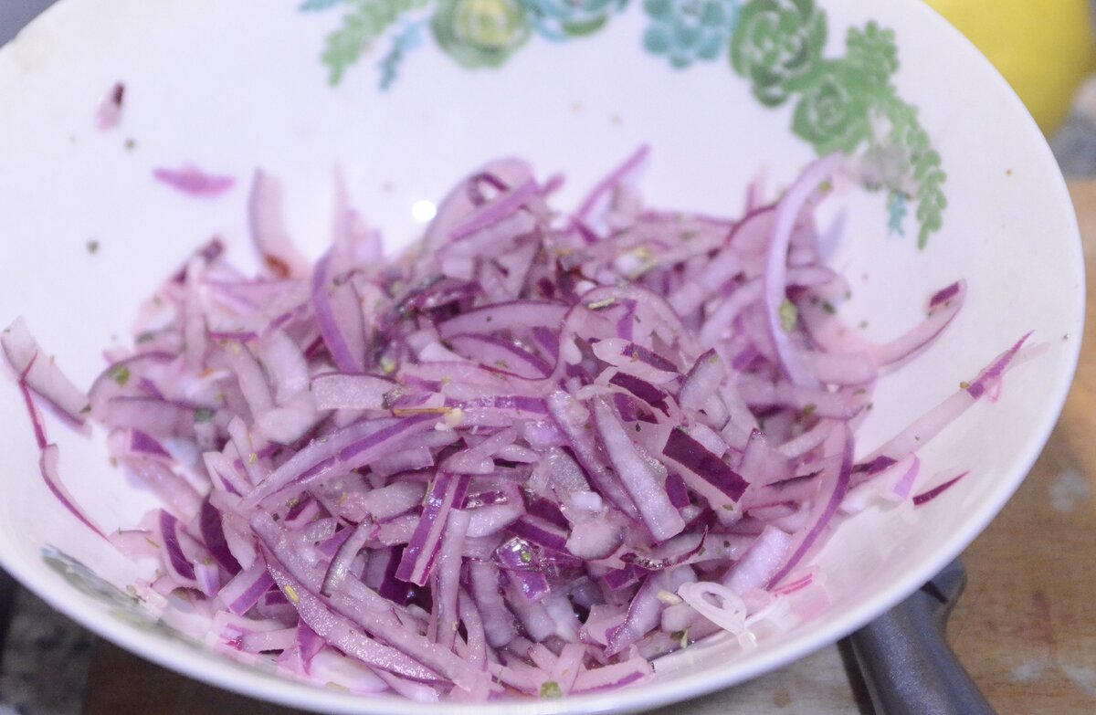 Салат со вкусом хрена.