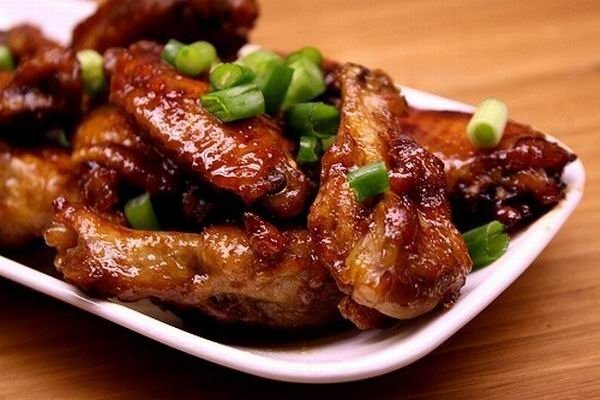 Куриные крылышки на сковороде: рецепт с картошкой