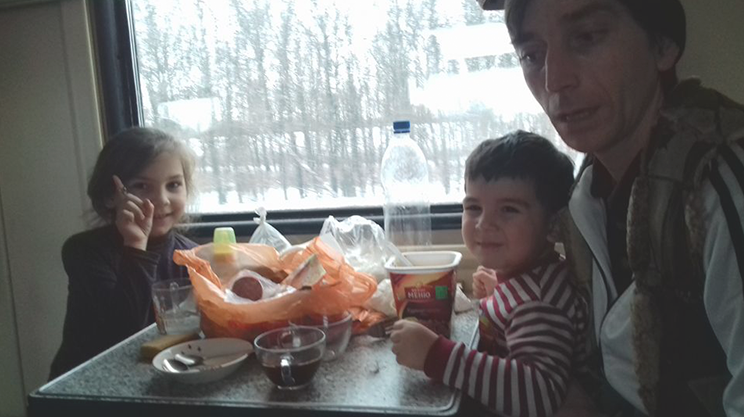 Алексей Ильинов с детьми едет в депортацию