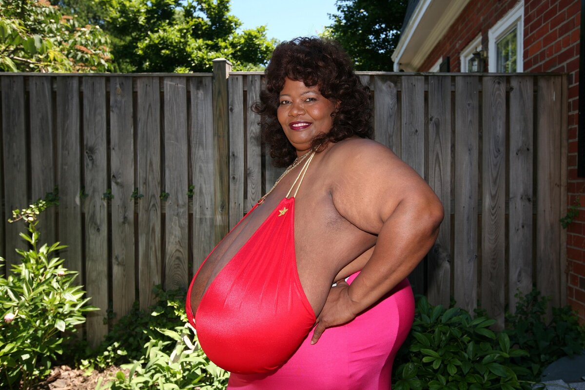 видео женщины с самой большой грудью бесплатно фото 29