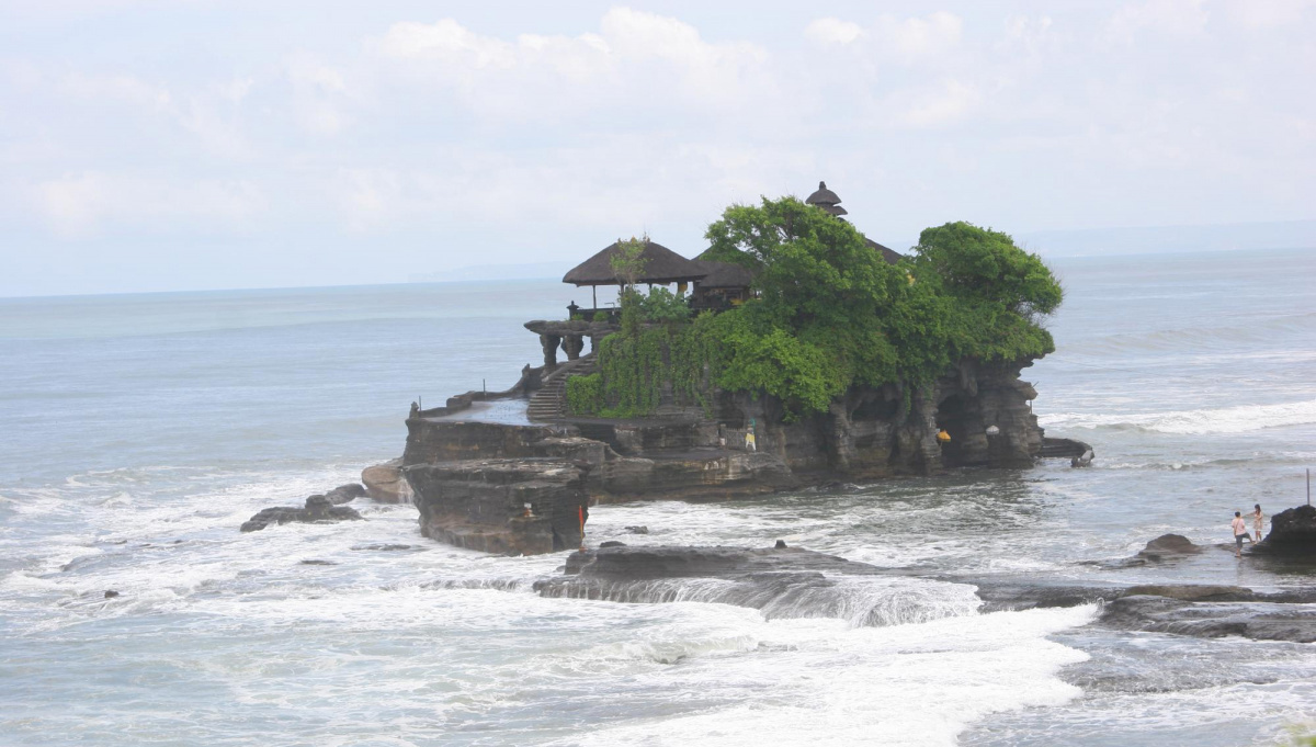 Одинокий храм Танах-Лот