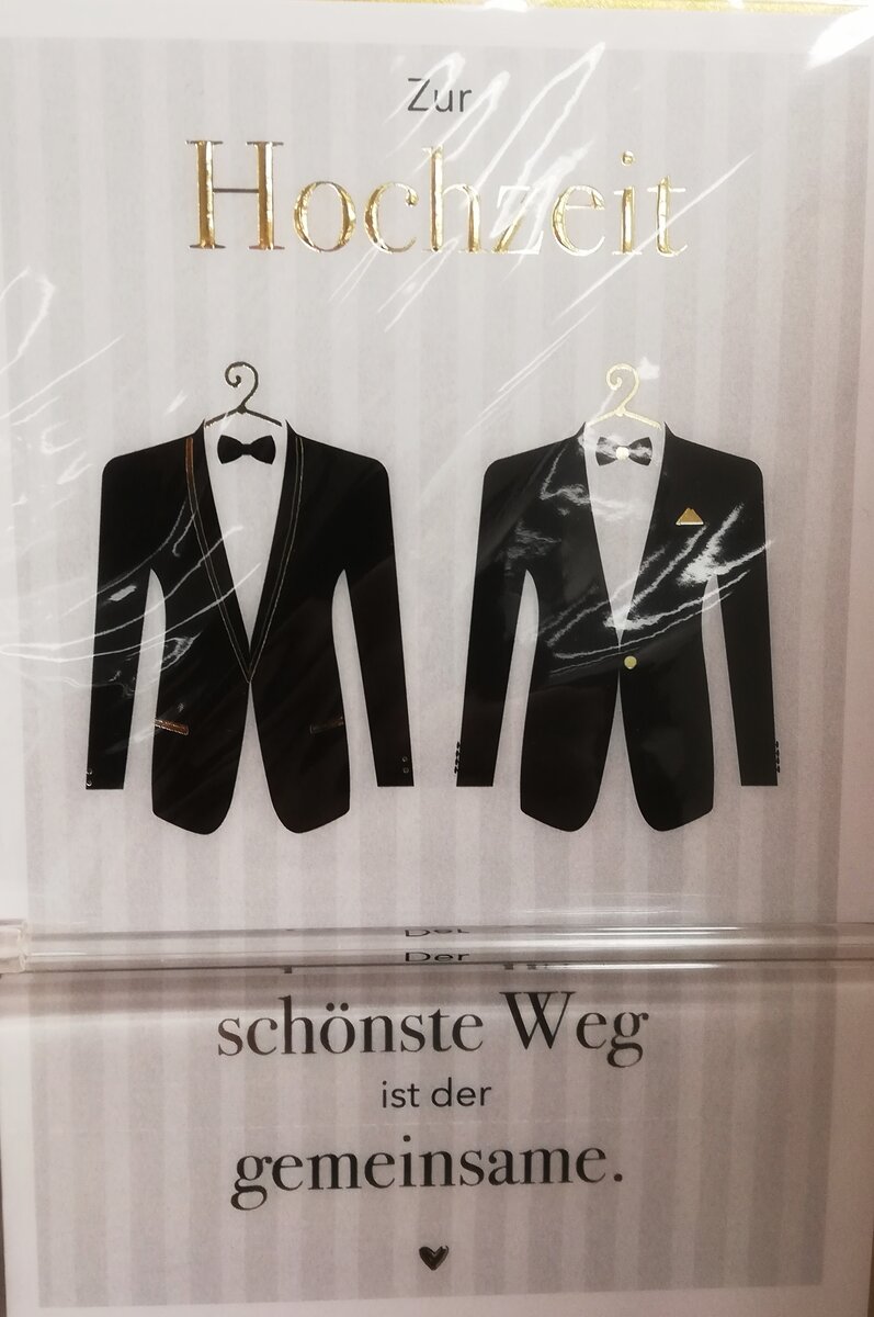 Надпись на открытке для однополых брачующихся гласит: "Самый прекрасный путь - совместный" 