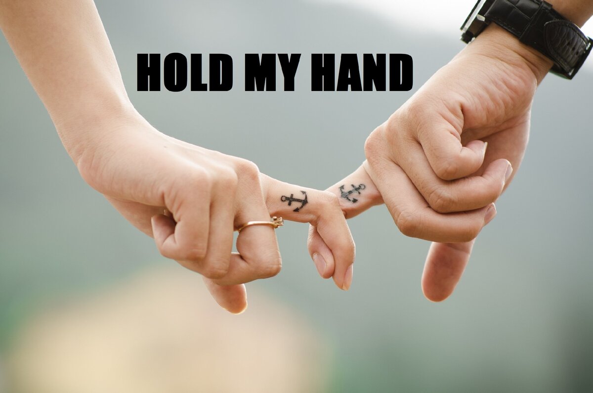 держать физически "в руках"