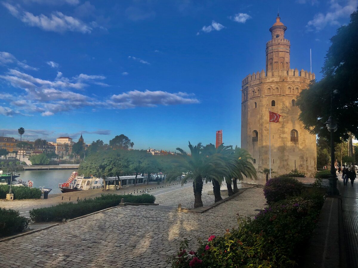 Башня Torre del Oro