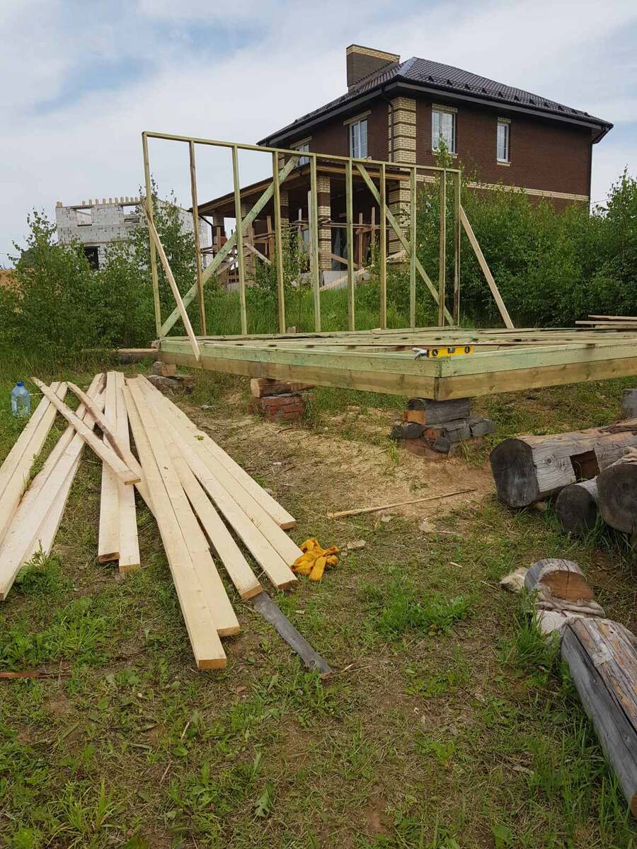 Возведение стен.