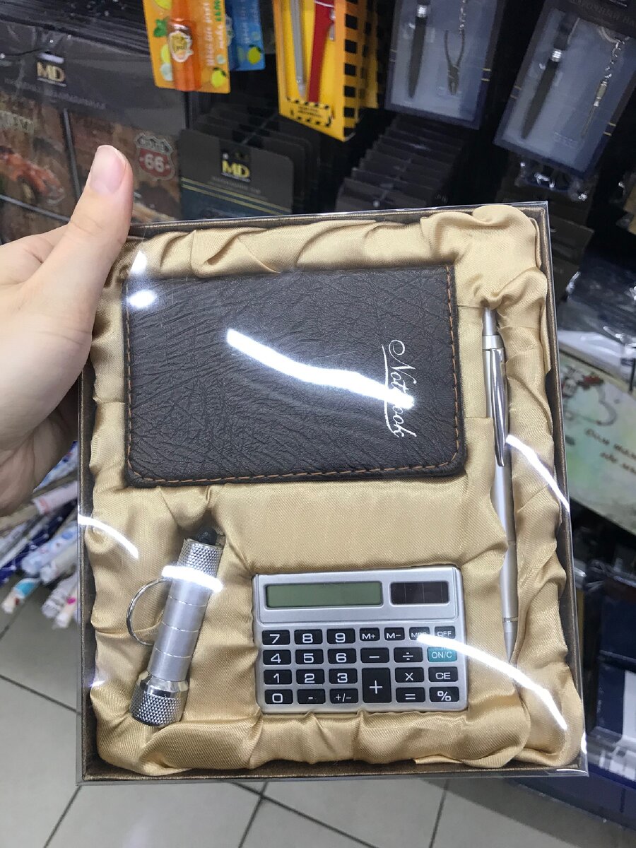 Ручка,блокнот,калькулятор,фонарик 199₽