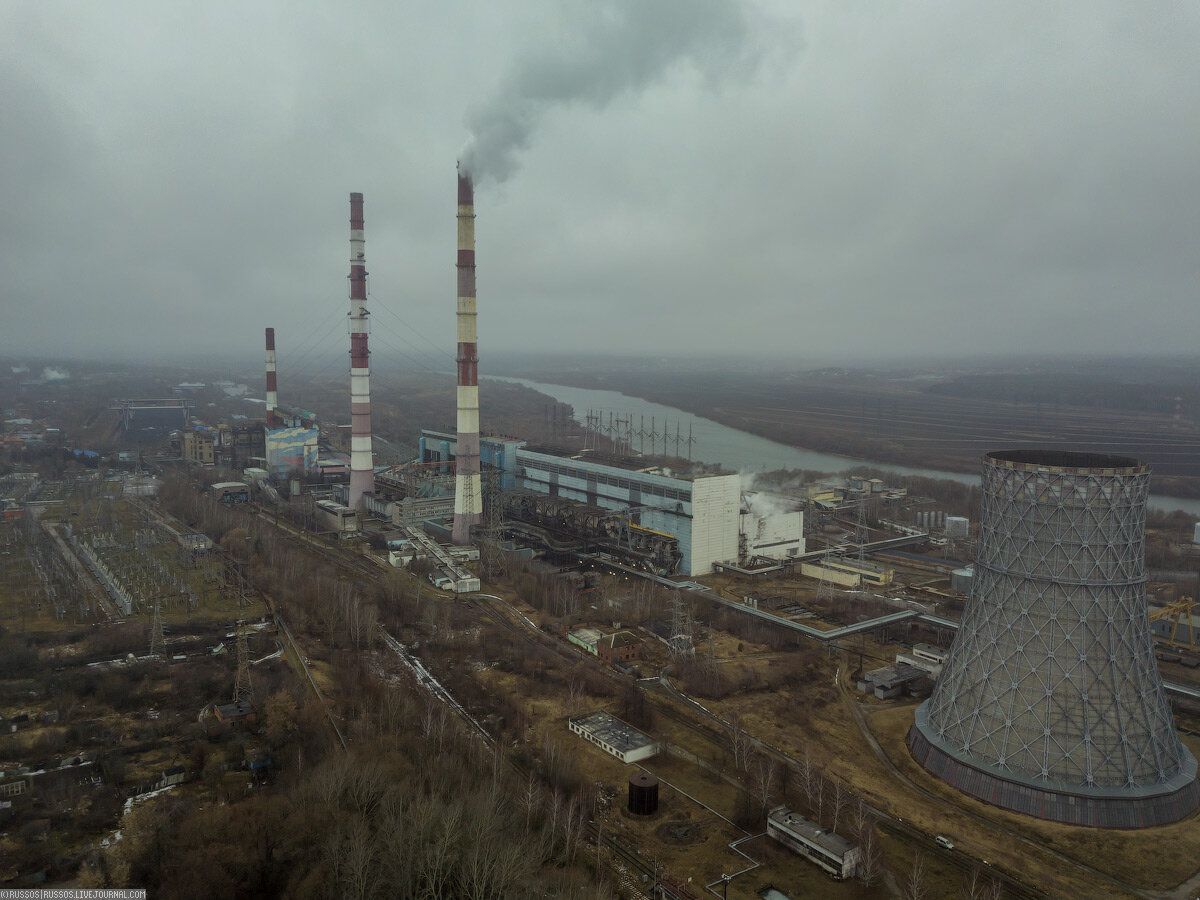 1.Сейчас  электростанция называется Каширская ГРЭС имени Г. М. Кржижановского и  находится, соответственно, в городе Кашира, Московской области. С  первого января 2020 года установленная мощность станции составляет 410  Мвт, а тепловая — 100 Гкал/час. В пик своего расцвета мощность станции  достигала 2066 МВт. Это станция с очень непростой судьбой. Станция,  ставшая исследовательской лабораторией в теплотехнике.