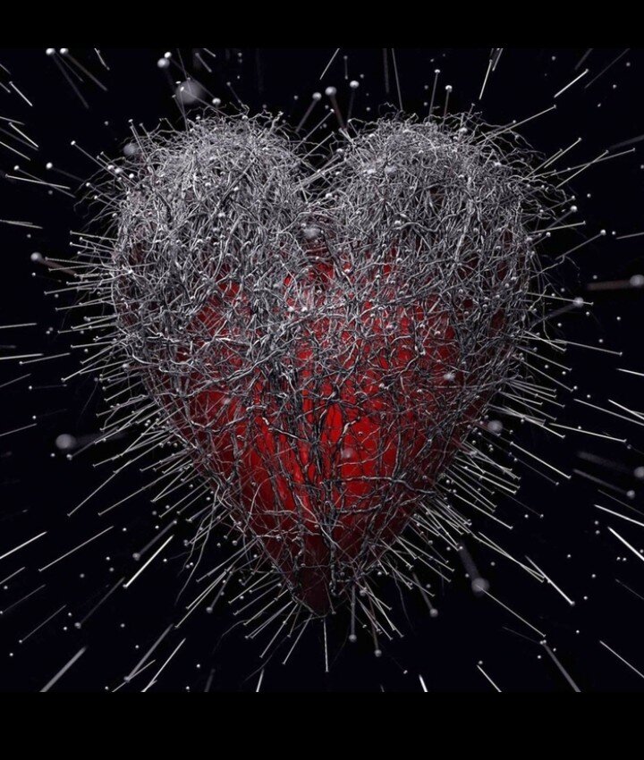 Твоей любви давно манто, 
Совсем уже не греет тело. 
Зима пришла ношу пальто, 
Хотя совсем не в этом дело. 

Ушла курить моя душа, 
Ей  нервы рвёт твоя измена,
И еле еле, чуть дыша, 
Слова вновь шепчет откровенно. 

Я отдала тебя себе, 
Твои нежный так были руки. 
Ну а сейчас опять в борьбе, 
Мой стан терзают ложью муки. 

Не верю я такой судьбе, 
Ужель страдать обратно буду. 
Эх, сколько мне ещё в борьбе, 
Хлестать тоску свою, Иуду. 

Из лжи одной твоё манто, 
Ему своё больное сердце. 
Доверил  я, ответь, за что? 
Ты закрываешь счастья дверцу?

Тобой я брошен навсегда, 
Не обижаюсь больше честно. 
Но не забыть мне те года, 
Где жили мы с тобой чудесно. 

От сигарет весь зал в дыму, 
Вновь пьян опять от алкаголя. 
Лишь одного я не пойму, 
За что мне эта сучья доля?