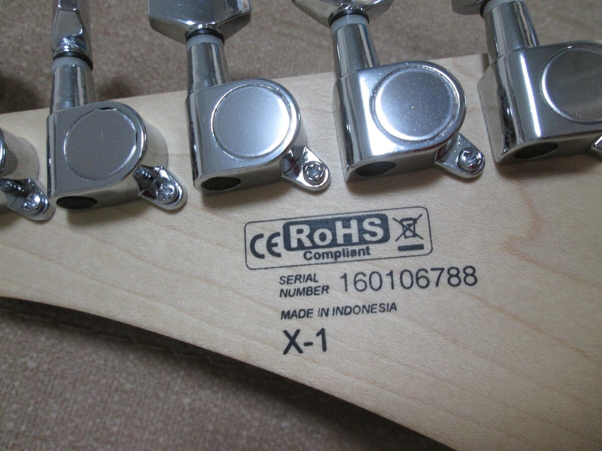 Надпись: "made in indonesia"  вселяла мысль о надёжности инструмента, в отличие от гитар без штампа.