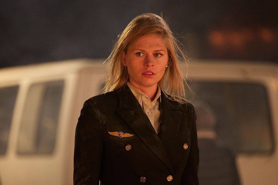 кадр из фильма "Экипаж", 2016 год. источник kino-teatr.ru