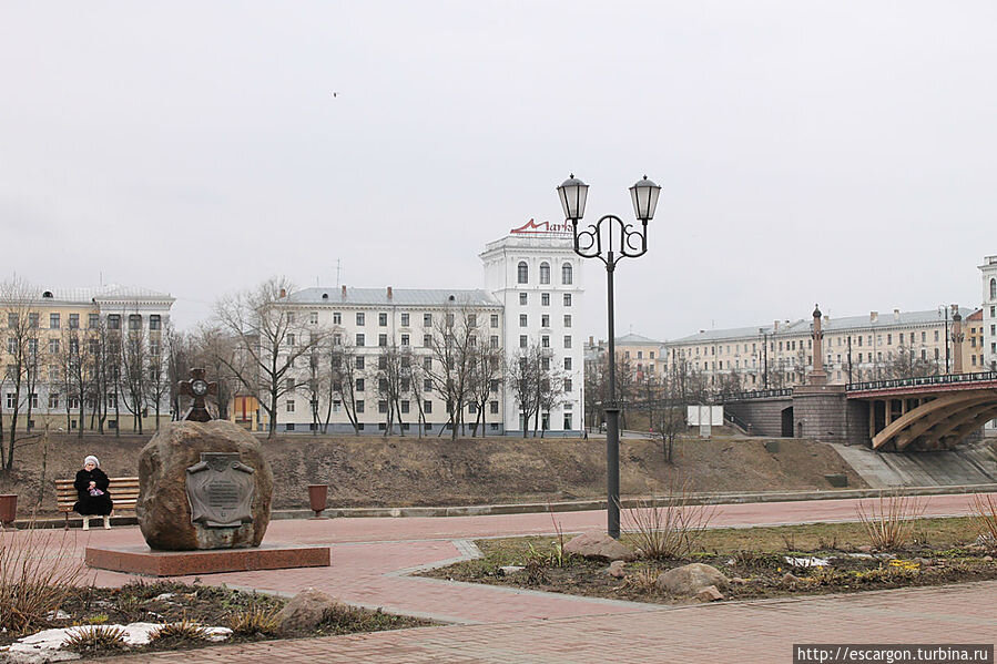 Камень в честь основания города..

