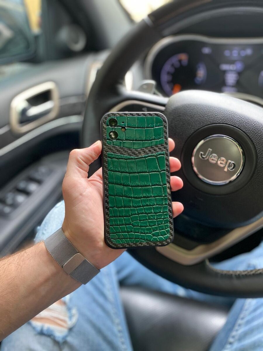 Карбоновый чехол с кожей крокодила для iPhone 11 Pro
