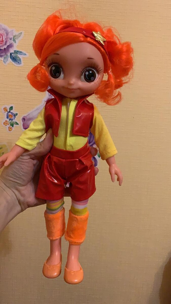 Фото сделала бабушка уже в Москве, одежку заштопали, волосы причесали))))