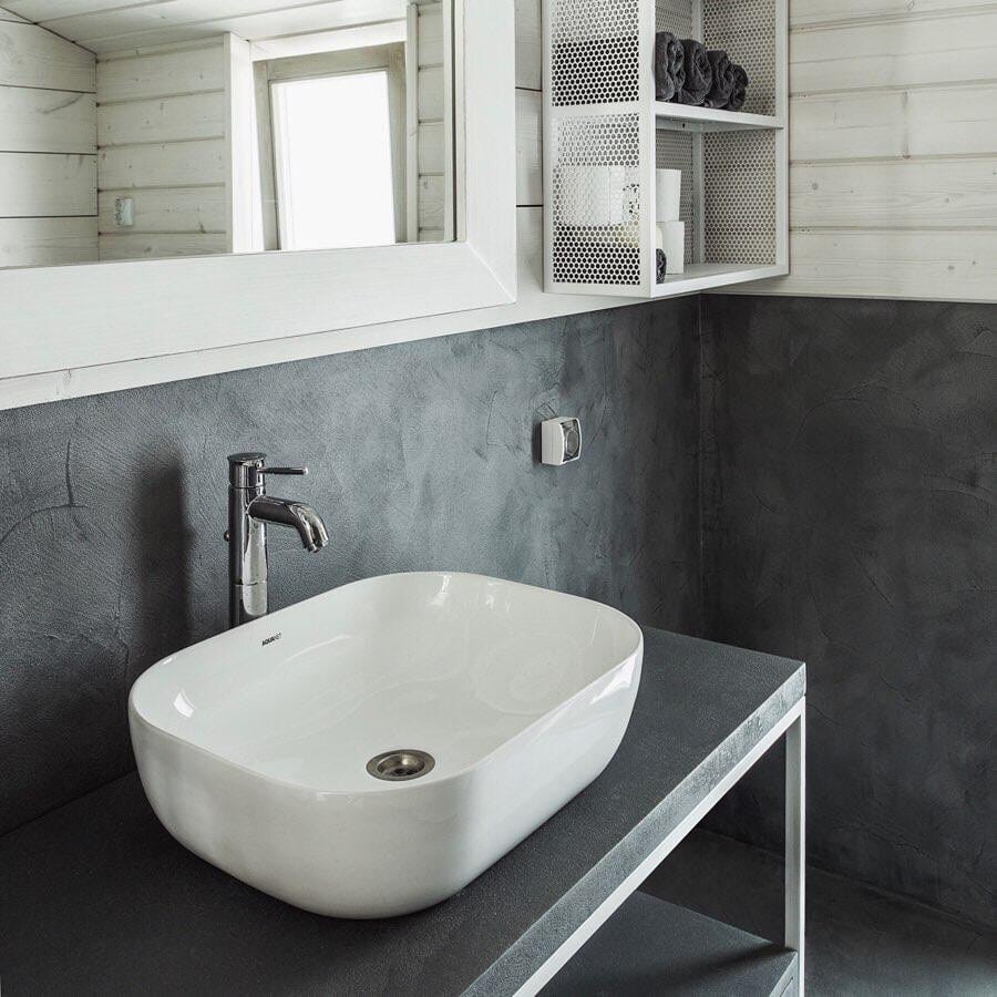 Микроцемент на мебели и стенах в санузле