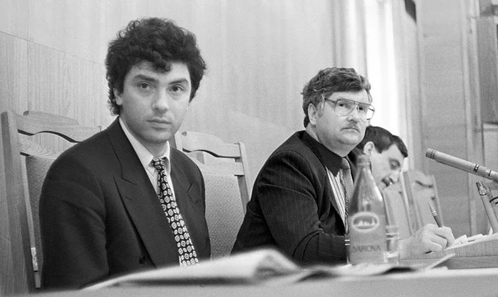 Немцов в молодости. Немцов в 1996.