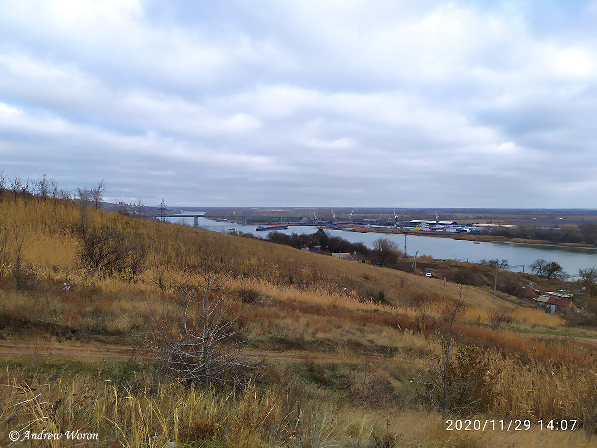 Вдали виден Аксайский мост