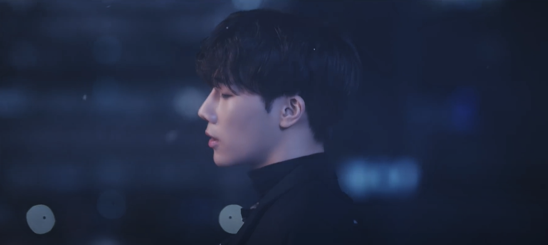 Лидер k-pop группы  Infinite и сольный исполнитель Ким Сон Гю (кадр из клипа не песню "I'm Cold").