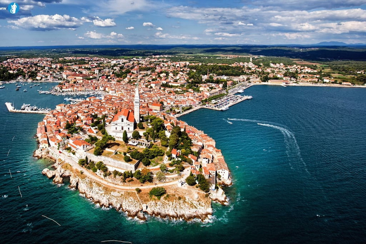 Украинский язык в хорватии. Ровень Хорватия. Rovinj Хорватия. Город Ровинь Хорватия. Хорватия п-ов Истрия.