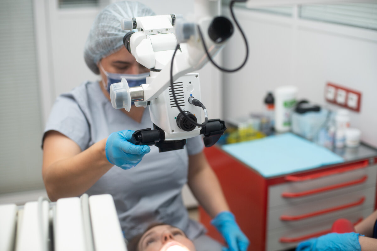 Савицкая Юлия Сергеевна — стоматолог терапевт, эндодонтист, хирург. Клиника The Dent