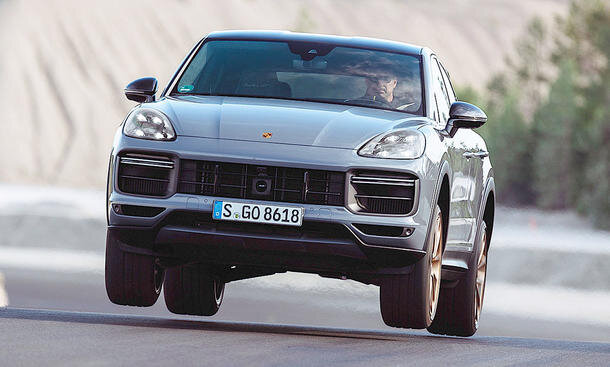 Porsche Cayenne Turbo GT: но он хорош и спереди в прыжке